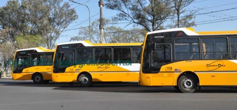 El intendente Jorge presentó nuevos colectivos de la empresa Santa Ana 4 El intendente Jorge presento nuevos colectivos de la empresa Santa Ana 2